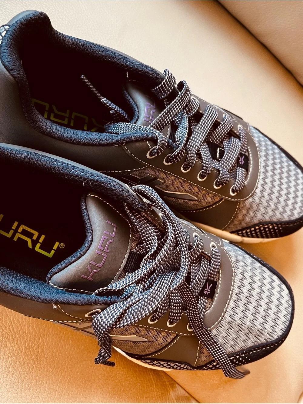 NWOT KURU Women’s Sneakers Size 10